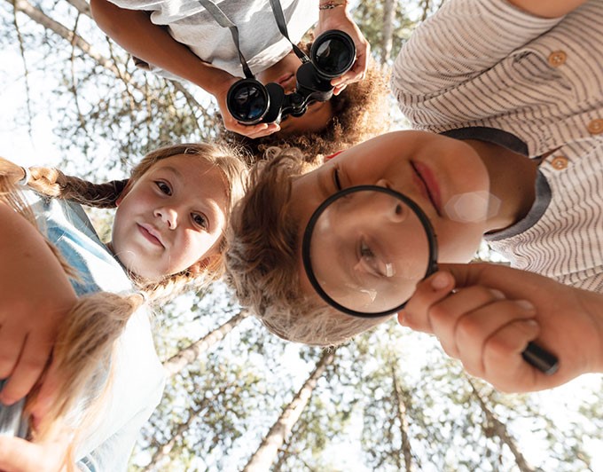 kids-participating-treasure-hunt